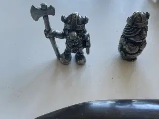 hæklenål og 2 figuer i jern