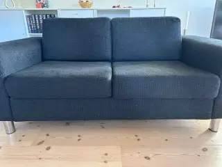2 personers sofa sælges.