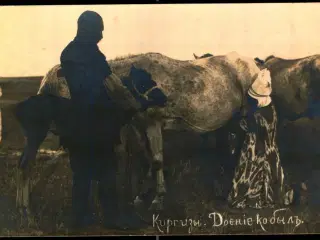 Kirgisere - Malkning af Hoppe - Fotokort - Brugt