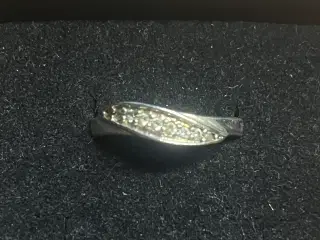 925 sterling sølv ring med diamant design
