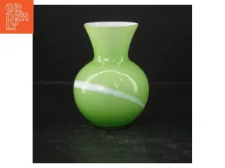 Grøn vase (str. 14 cm)