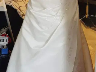 Smuk brudekjole 
