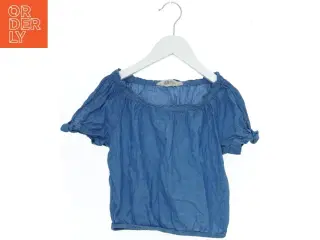 Blå off-shoulder bluse fra H&M (str. 134)