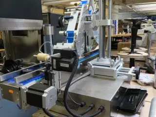 Flad label maskine