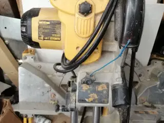 Kapgeringssav m bord mærket dewalt