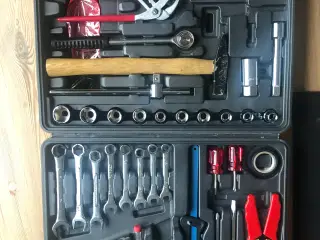 Værktøjskasse med indhold