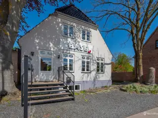Ledigt kontor til 3-4 personer super centralt placeret