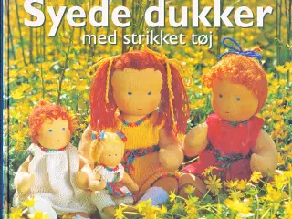 SYEDE DUKKER MED STRIKKET TØJ AF ANNE MEYER