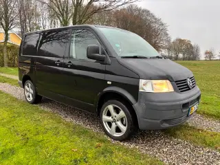 VW Transporter 2,5 TDi 130 Kombi Tiptr. kort 4d Ny