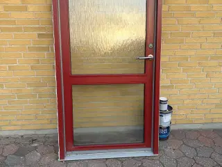 5 år gammel yderdør med råglas. mål 1010 x 2020mm.