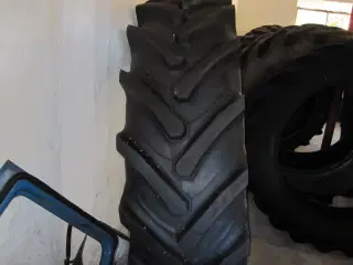 1 Dæk Vredestein radial 16,9x38" 90% mønster.
