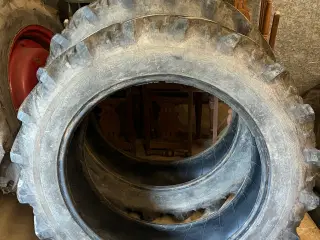 Traktor dæk 12,4 r 32