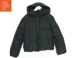 Vinterjakke med hætte fra H&M (str. 134)