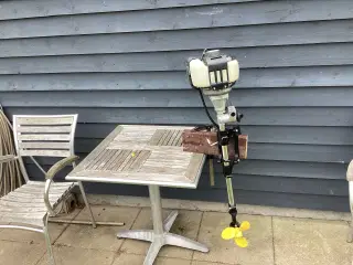 Bådmotor 4 takts.