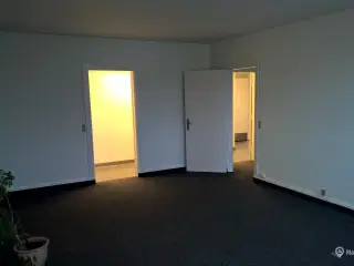 Fint fleksibelt kontorlejemål med 3 kontorer