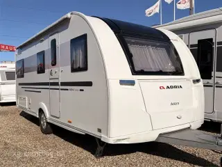 2019 - Adria Adora 542 UL   Velholdt og veludstyret!