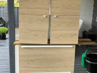 Ikea skabe, skuffer, hylder og bordplade.