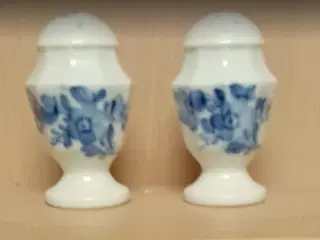 2 pebberbøsser blå blomst.