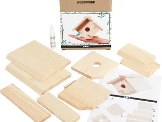 Saml-selv fuglehus i lyst træ til haven eller altanen