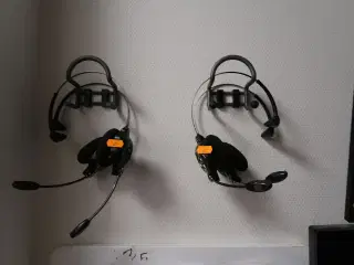 4 stk. headset med batterier og lader
