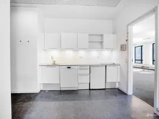Centralt placeret kontorlejemål i moderne ejendom i hjertet af Herlev.