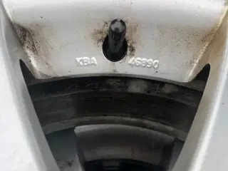Helårs dæk 215/65/16
