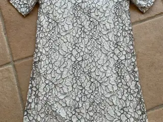 D-Xel hvid og sort kjole i str. 12 år