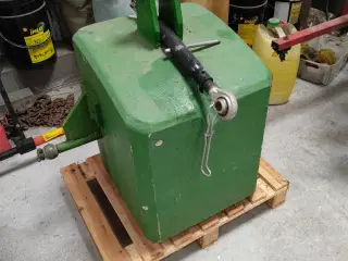 - - - - - - Ca. 400-600 kg +/-