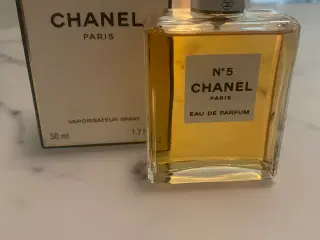 Chanel N5 parfume 