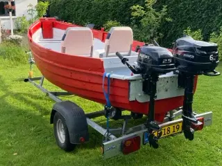 Stabil, synkefri jolle inkl. trailer og 2 motor