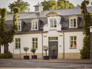 Nyindrettet kontorhotel i historisk ejendom – tæt ved skov og strand.