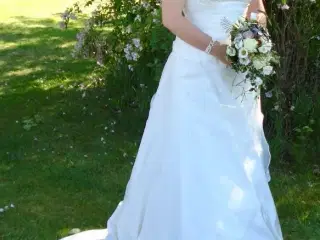 Brudekjole fra brudebutikken Dybvad