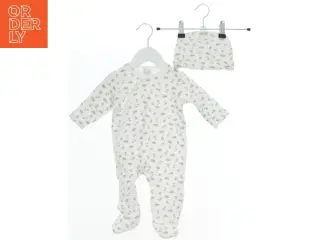 Baby heldragt og hue sæt fra Just Too Cute (str. 68)