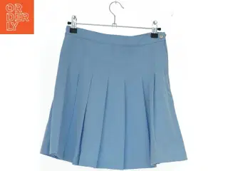 Nederdel med plisseringer fra H&M (str. 158)