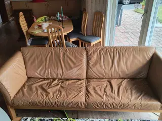Lædersofa i cognacfarve 