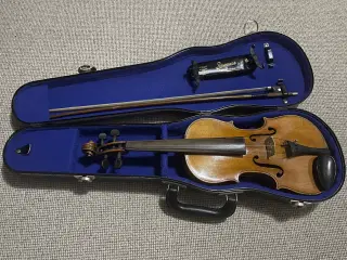 Vintage violin – “Concert Violin” – med bue og kas