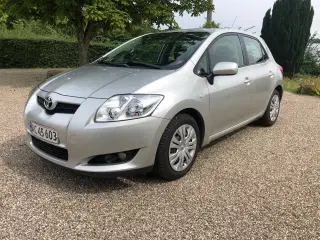 Toyota Auris 1,6 HB benzin med træt