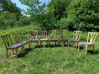 Diverse stole i plastik, metal og træ 