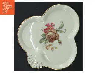 Porcelæns fad med Blomstermotiv (str. 16 cm)