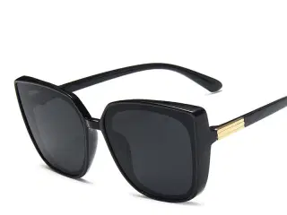 Solbrille "Cat eye"klassisk 400UV/sort og sølv 