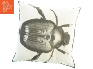 Pude med billetryk (str. 33 cm)