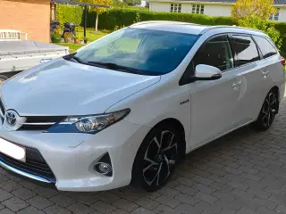 Auris Hybrid