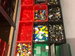 200  kg Lego + 100-180 kasser-bøtter- reol