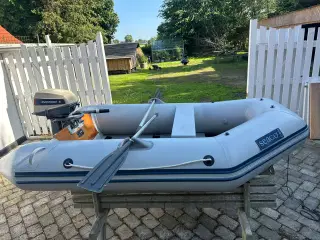 Gummibåd med motor