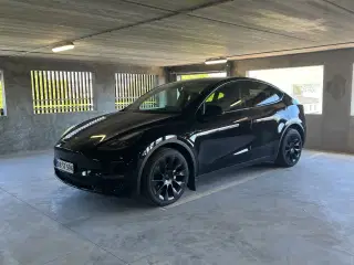 Tesla Model Y  Long Range AWD
