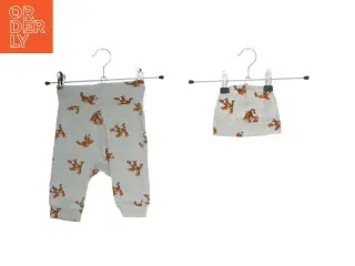 Babybukser og hue fra H&M (str. 62)