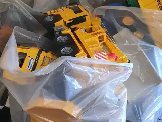 Biler og traktorer gravemaskiner
