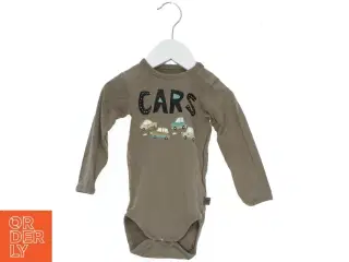 Brun body med bilprint fra Kids Up (str. 74)