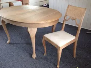 Masiv egetræsbord incl 6 stole