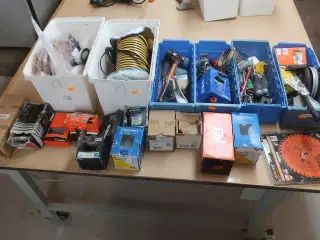 Værktøj, skruer, glasbånd m.m.